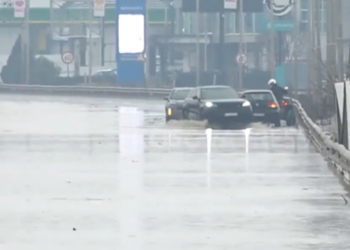Rruga e bllokuar nga rrethi i Marigonës deri te Prishtina Mall e mbuluar nga uji