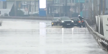Rruga e bllokuar nga rrethi i Marigonës deri te Prishtina Mall e mbuluar nga uji