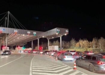 Përditësohen të dhënat – Kolonë 1 kilometër për të dalë nga Kosova, qytetarët po presin deri në 1 orë