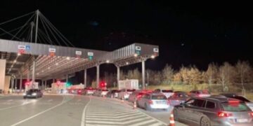 Përditësohen të dhënat – Kolonë 1 kilometër për të dalë nga Kosova, qytetarët po presin deri në 1 orë