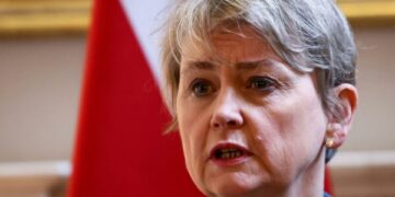 Mbretëria e Bashkuar nuk do ta nënshkruajë kartën e “Bordit të Paqes”, thotë Sekretarja e Jashtme