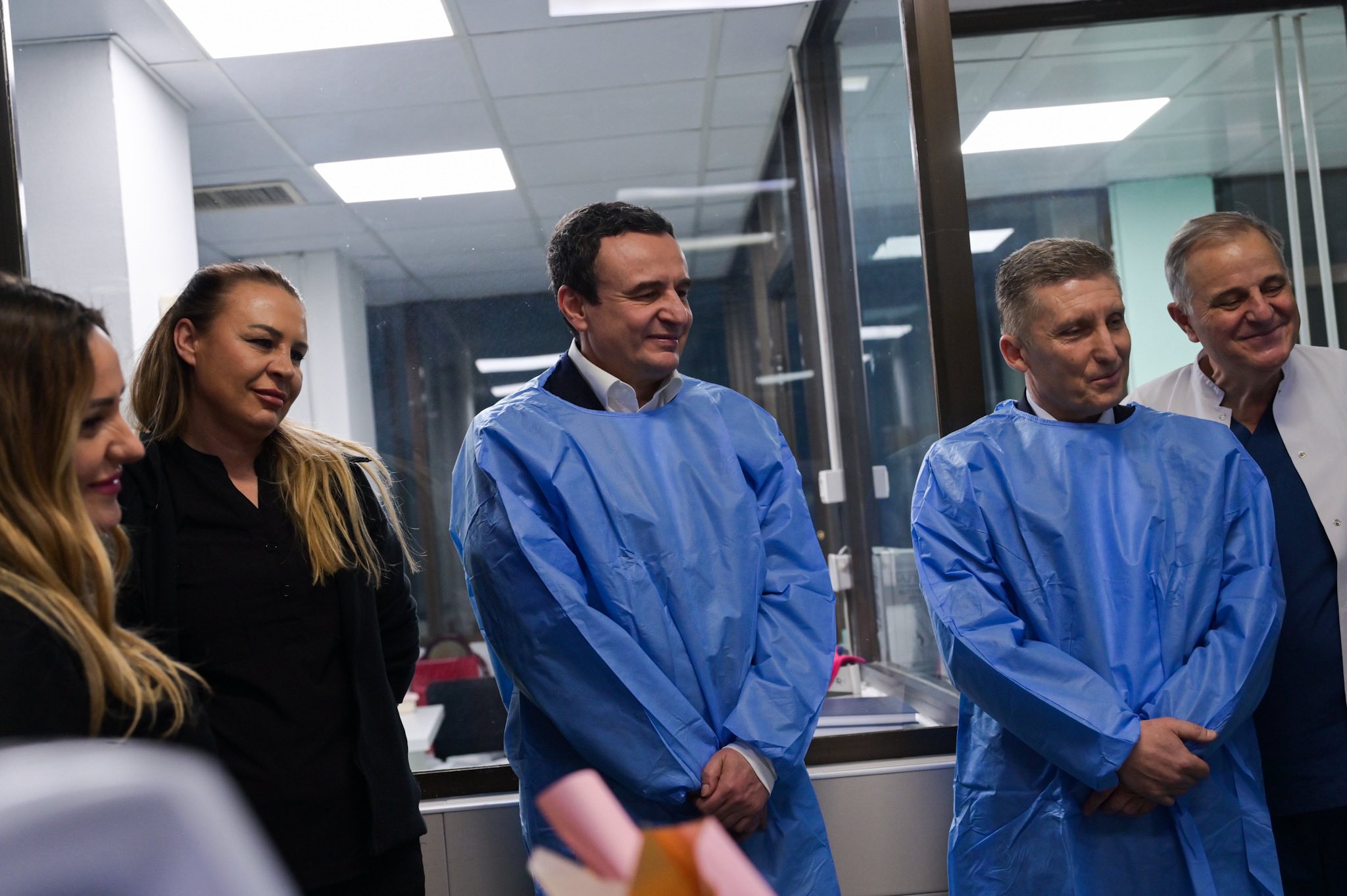 Trenjakët e parë të vitit 2026 lindin në QKUK, Kurti: Nënë Fjolla dhe foshnjat janë shëndoshë e mirë