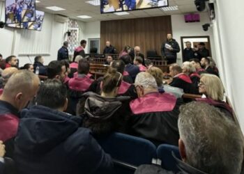 35 të pandehur po mbahen në Qendrën e Paraburgimit edhe pas skadimit të afatit 48-orësh