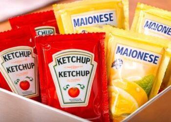 BE ndalon paketimet plastike njëpërdorimshe në restorante, nga gushti ndryshon shërbimi i salcave