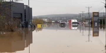 Bllokohet përkohësisht rruga Ferizaj–Prishtinë në Llapnasellë për shkak të vërshimeve, qarkullimi devijohet nga autostrada