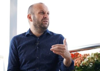 Mushkolaj: Abdixhiku po kërkon fajtorë te mediat për dështimet e veta në LDK