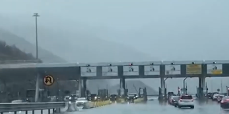 Fluks i lartë mjetesh në Kalimash, trafik i rënduar drejt Kosovës