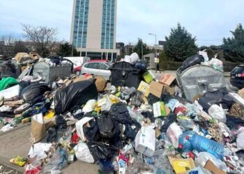 Vetëvendosje dorëzon në polici një kërkesë për hetim të kontratës 950 mijë euroshe të Komunës së Prishtinës për mbeturinat