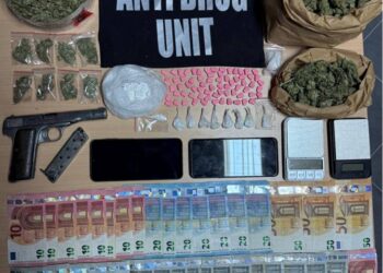 Katër të arrestuar në dy operacione kundër drogës, Policia konfiskon mbi 25 mijë euro dhe sasi të mëdha narkotikësh