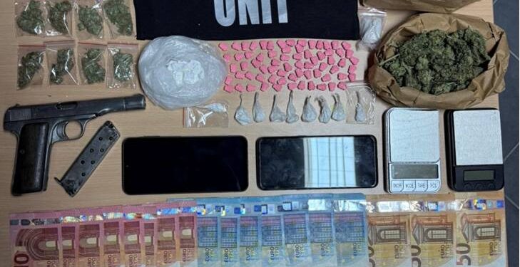 Katër të arrestuar në dy operacione kundër drogës, Policia konfiskon mbi 25 mijë euro dhe sasi të mëdha narkotikësh