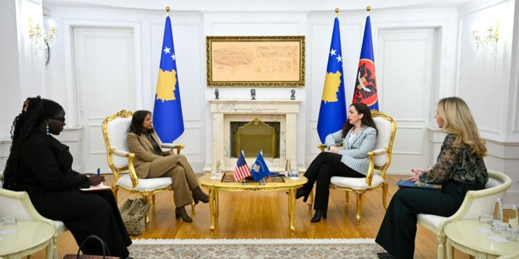 Presidentja Osmani priti në takim të ngarkuarën me punë të SHBA-ve, Anu Prattipati