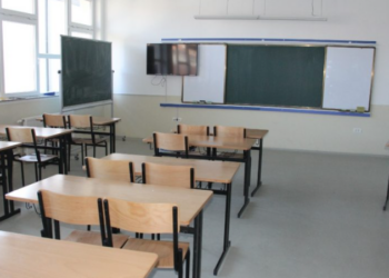 Bie numri i nxënësve dhe studentëve në dy vitet e fundit në Kosovë