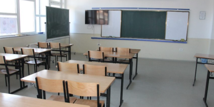 Bie numri i nxënësve dhe studentëve në dy vitet e fundit në Kosovë