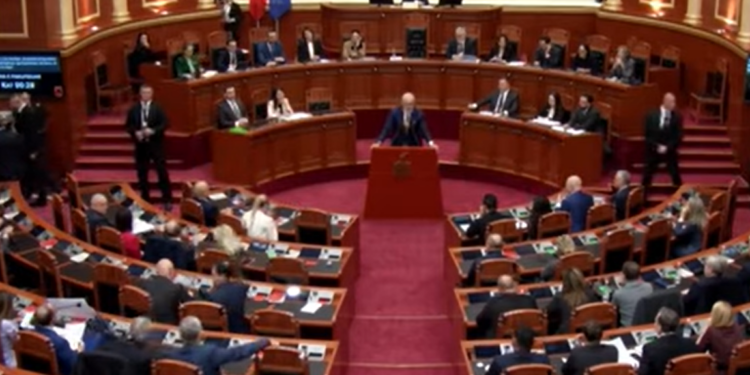 Shqipëria hyn zyrtarisht në Bordin e Paqes: Kuvendi miraton marrëveshjen me 110 vota pro, Rama ironizon opozitën