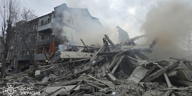 Sulm rus në Kharkiv: Dy të vrarë, mes tyre një fëmijë trevjeçar