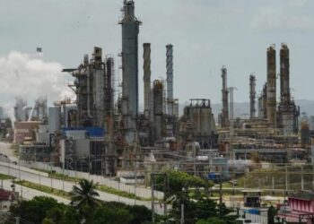 Venezuela përmbush kërkesat e Trump, hap industrinë e naftës për kompanitë e huaja