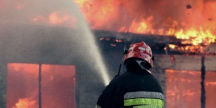 Digjet një shtëpi në Vushtrri, vdes një 80-vjeçare