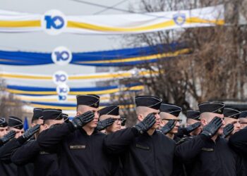 Analiza e REL: 18-vjetori i shtetësisë gjen Kosovën mes festës dhe protestës