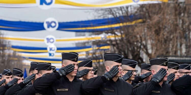 Analiza e REL: 18-vjetori i shtetësisë gjen Kosovën mes festës dhe protestës