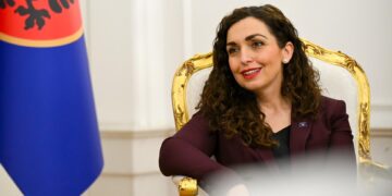 Gazeta gjermane: Osmani po e luan “kandidaten e Trumpit”, e gatshme të bëjë gjithçka për karrierë