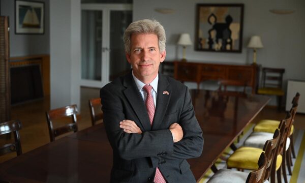 Ambasadori britanik në Beograd: Duam që Kosova ta formojë Asociacionin, por edhe Serbia ka obligime për të përmbushur