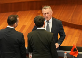 Rashiq kërkon nga Lista Serbe të deklarohet për integrimin e institucioneve serbe, Bislimi paralajmëron javë kyç