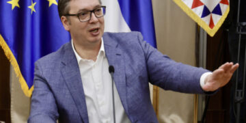 Vuçiç akuzon SHBA-në dhe vendet e rajonit: Po mbështesin protestat në Serbi