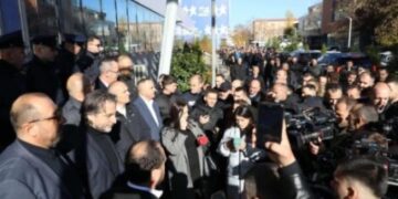 “Bllokada vazhdon” – kryeqyteti nis përsëri ankesat për Kurtin e Muratin lidhur me buxhetin e Prishtinës
