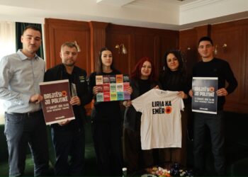 “Liria ka Emër” viziton familjen e Kadri Veselit: Solidarizohemi me familjet e çlirimtarëve