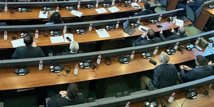 Seanca për buxhetin 2026, vetëm 25 deputetë të VV-së prezent