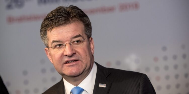 “Ndihem si idiot”, Lajçak flet pasi i dolën bisedat me Epstein