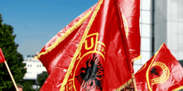 Nxënësit e Skenderajt me aksion simbolik në mbështetje të ish-krerëve të UÇK-së