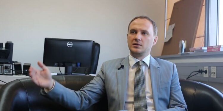 Selimi: Avokati i Thaçit po e çmonton copë-copë çështjen e Prokurorisë së Hagës