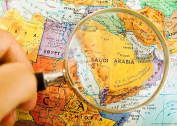 Arabia Saudite, Diplomacia e Çekëve dhe Rreziqet Ekonomike për Stabilitetin e Gjirit