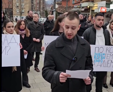 STUDENTËT E MITROVICËS SË VERIUT: VIKTIMA TË DY SISTEMEVE – NJËRI NA KA BRAKTISUR, TJETRI NUK NA NJEH