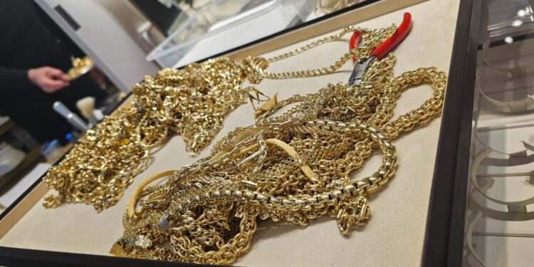 Sekuestrohen mbi 45 kg ar në Pejë, zbulohet tregtim i parregullt i metaleve të çmuara