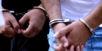 Tre të arrestuar në Drenas për “Pjesëmarrje ose organizim i grupit kriminal”