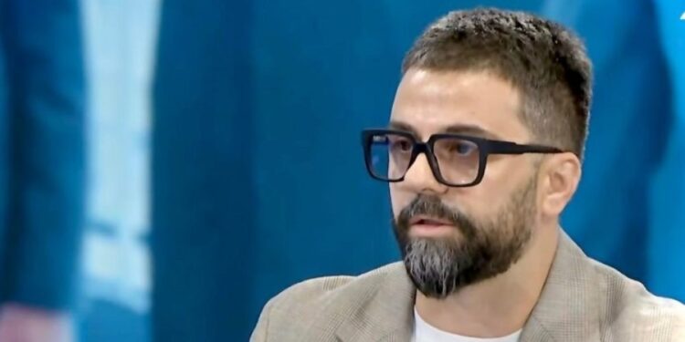 “Pëlqimi” i shkrimit skandaloz ndaj Thaçit nga nëna e Gërvallës, Behrami ironizon keq me Kurtin