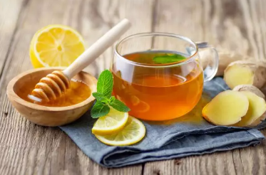 Kura Natyrale për Kollën: Mjaltë, Xhenxhefil, Shafran Indie dhe 4 Zgjidhje të Tjera Efektive