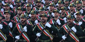 Trump paralajmëron Gardën Revolucionare të Iranit: “Dorëzohuni ose përballuni me vdekjen”
