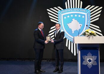 Kurti viziton AKI-në: Inteligjenca është hallkë kyçe për mbrojtjen e sovranitetit të Kosovës