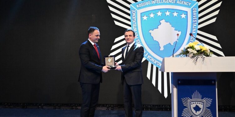Kurti viziton AKI-në: Inteligjenca është hallkë kyçe për mbrojtjen e sovranitetit të Kosovës