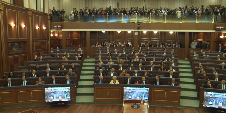 “Mos u largoni” – Haxhiu paralajmëron votimin e Qeverisë sot