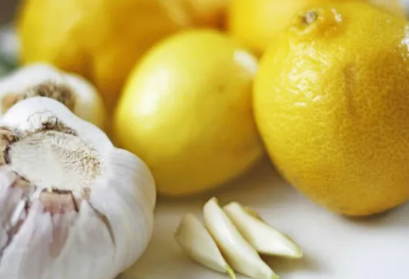 Shëndet nga Natyra: Limon dhe Hudhër për Pastrimin e Enëve të Gjakut