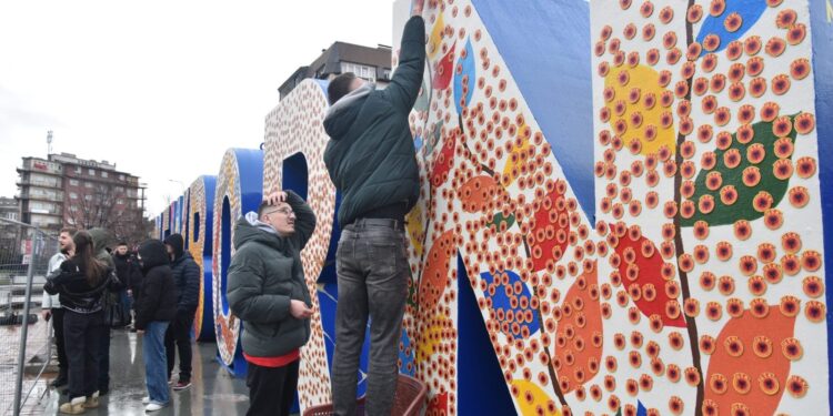 “NEWBORN” mbulohet me 5 mijë emblema të UÇK-së në 18-vjetorin e Pavarësisë