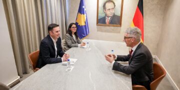 Lumir Abdixhiku takon ambasadorët e Gjermanisë dhe Italisë, pranon urime nga SHBA-ja dhe Mbretëria e Bashkuar