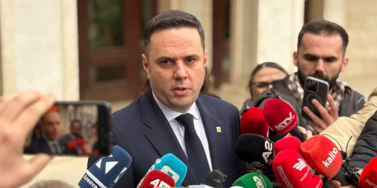 Abdixhiku pas takimit me Kurtin: Nuk kemi folur për emra, është ende herët