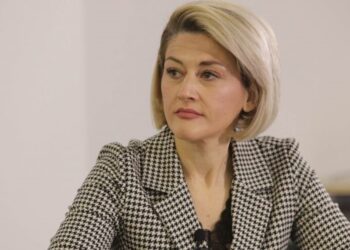 Mimoza Kusarit i dridhet zëri kur i përmendet kontrata e Monopolit në Aeroport