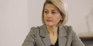 Mimoza Kusarit i dridhet zëri kur i përmendet kontrata e Monopolit në Aeroport