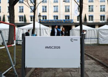 Munich Security Conference “zyrtarizon” përçarjen: Rubio anulon takimin, Merz e Macron kërkojnë më pak varësi nga SHBA